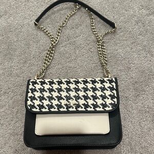 Elegant Black and White Houndstooth Crossbody Bag